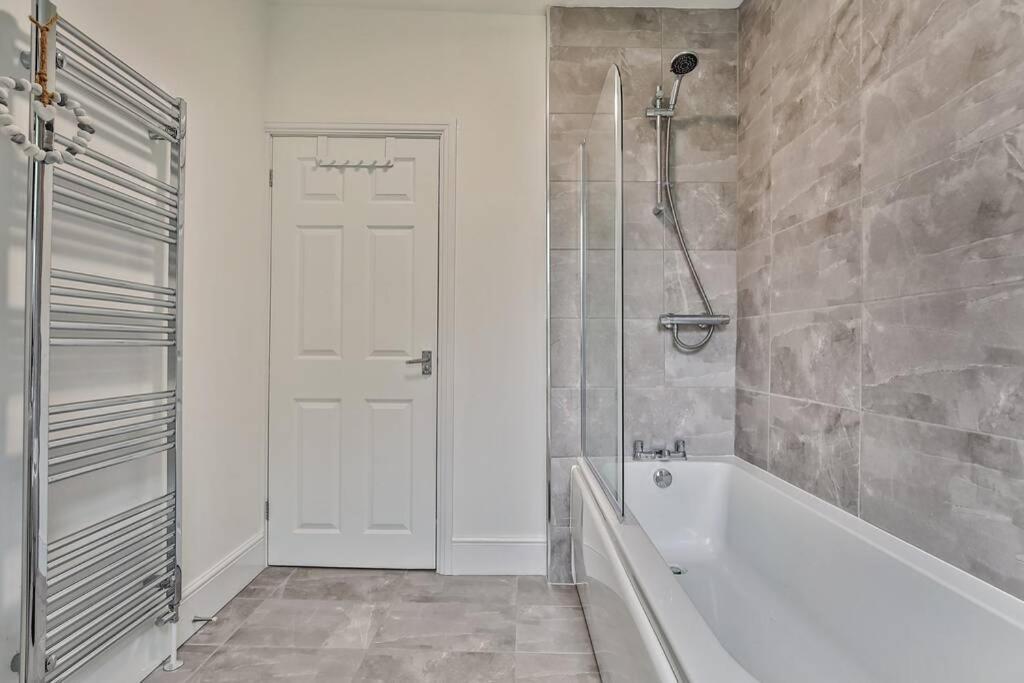 Refurbished Plush Property Great Transport Links Sheffield Exterior photo